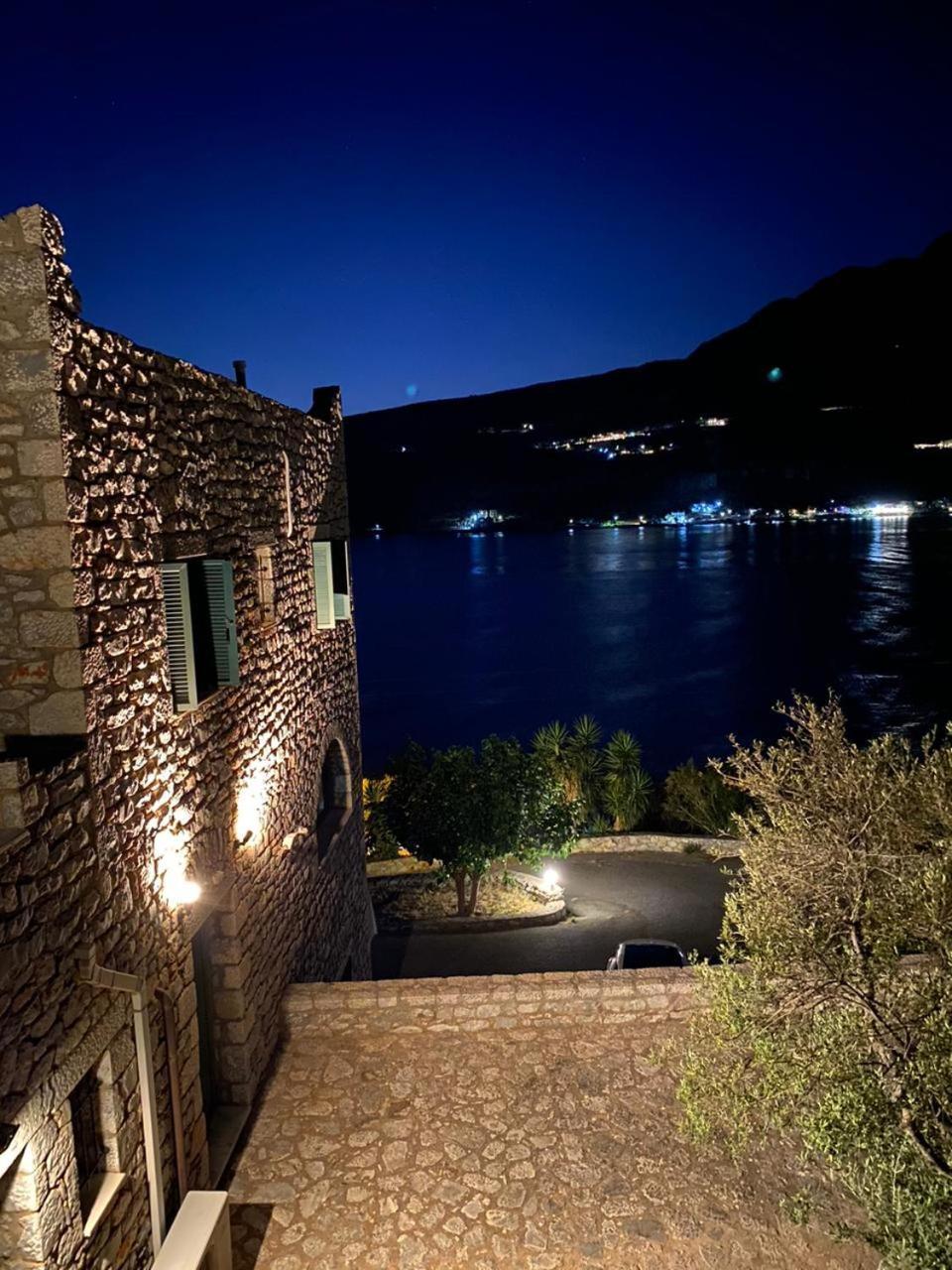 Vatoulia House Lejlighedshotel Néon Oítilon Eksteriør billede