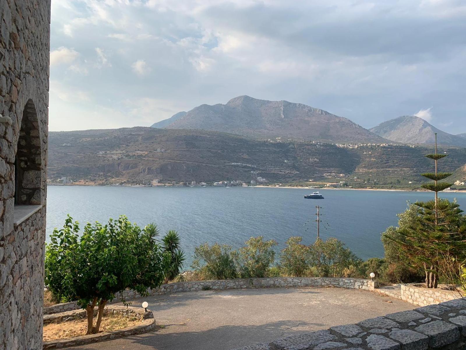 Vatoulia House Lejlighedshotel Néon Oítilon Eksteriør billede