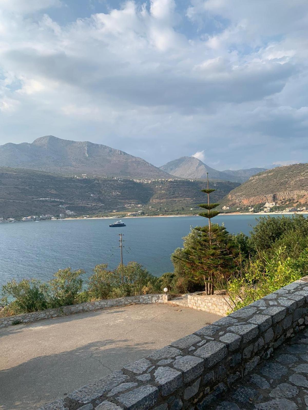 Vatoulia House Lejlighedshotel Néon Oítilon Eksteriør billede