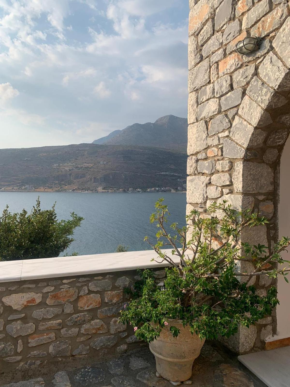 Vatoulia House Lejlighedshotel Néon Oítilon Eksteriør billede
