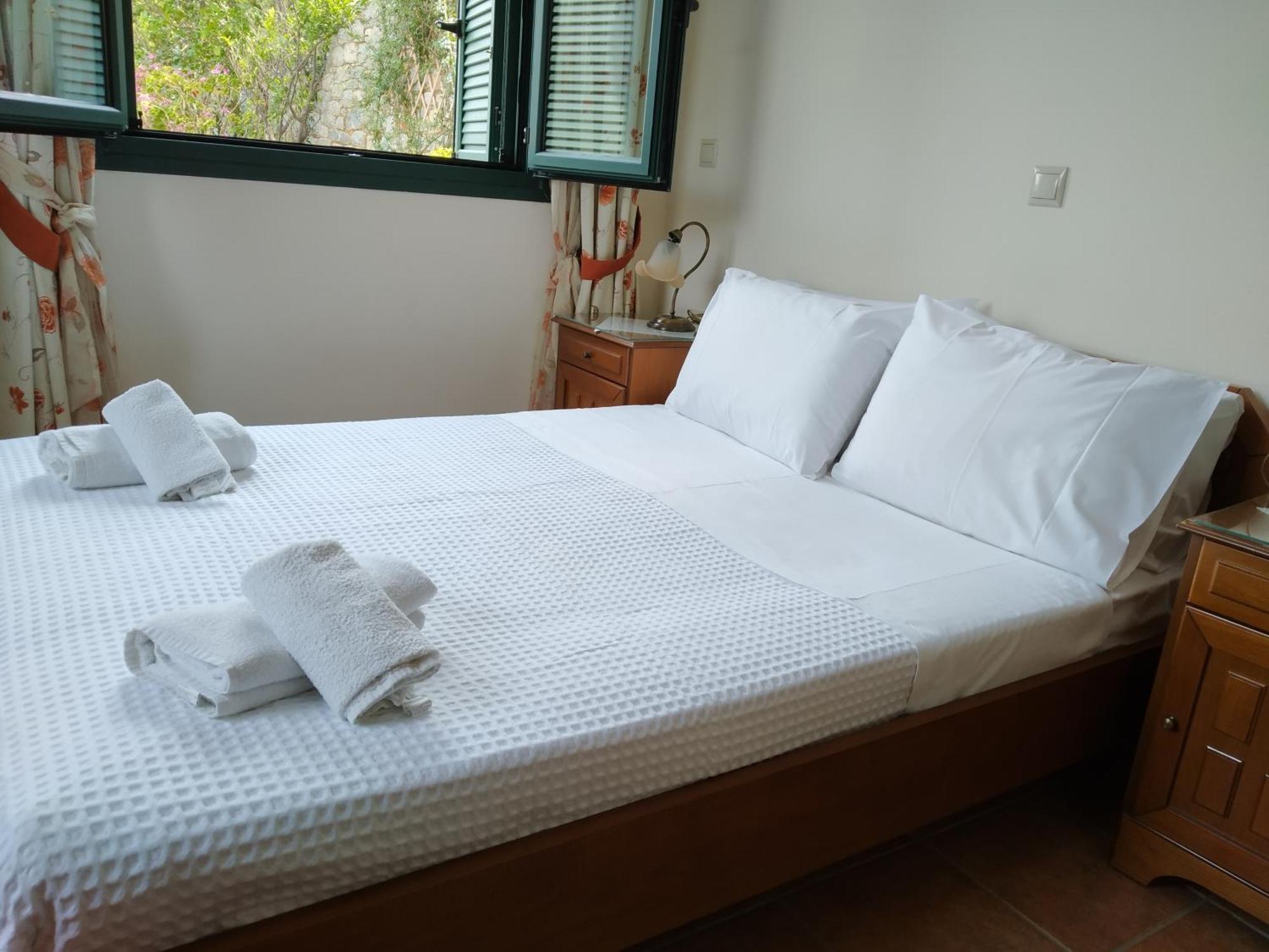 Vatoulia House Lejlighedshotel Néon Oítilon Eksteriør billede