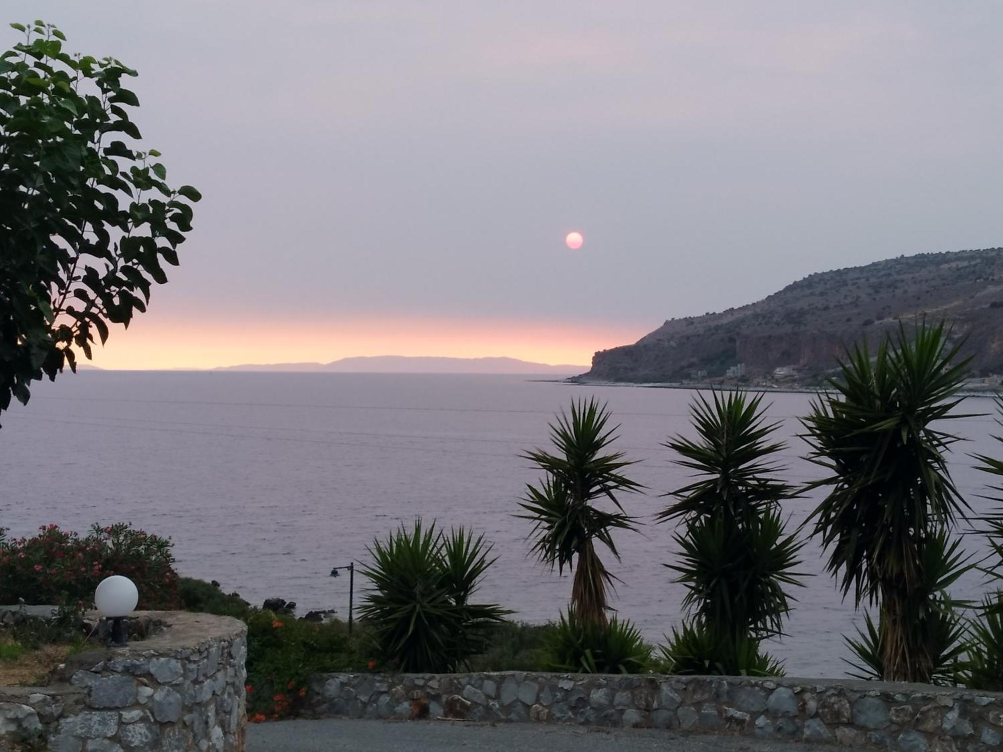 Vatoulia House Lejlighedshotel Néon Oítilon Eksteriør billede