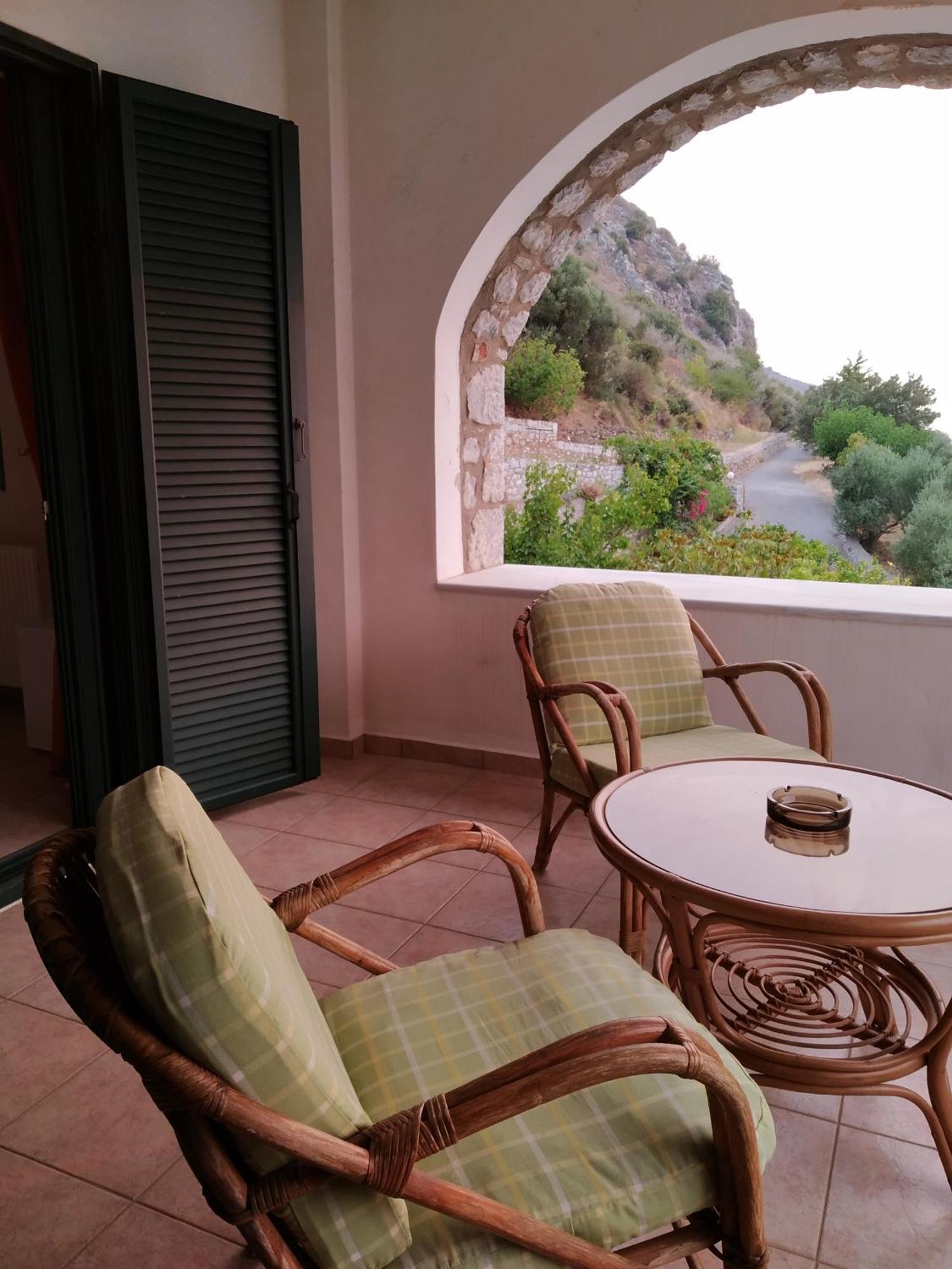 Vatoulia House Lejlighedshotel Néon Oítilon Eksteriør billede